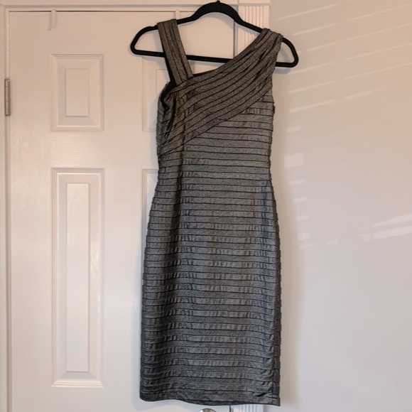 Xscape cocktail dress size 6. Worn once - Picture 2 of 2